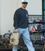 Filename=TLBR_CANDIDS_004.jpg
Filesize=1943KiB
Dimensions=2021x3030
Date added=Feb 13, 2025 TLBR_CANDIDS_004.jpg